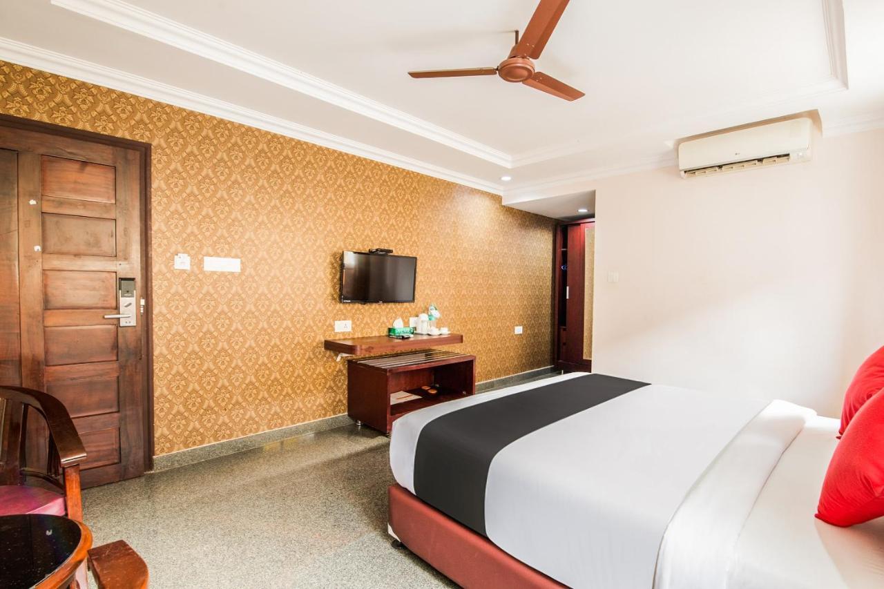 Capital O 22439 Ratna Forever Hotel Karkal Exterior photo
