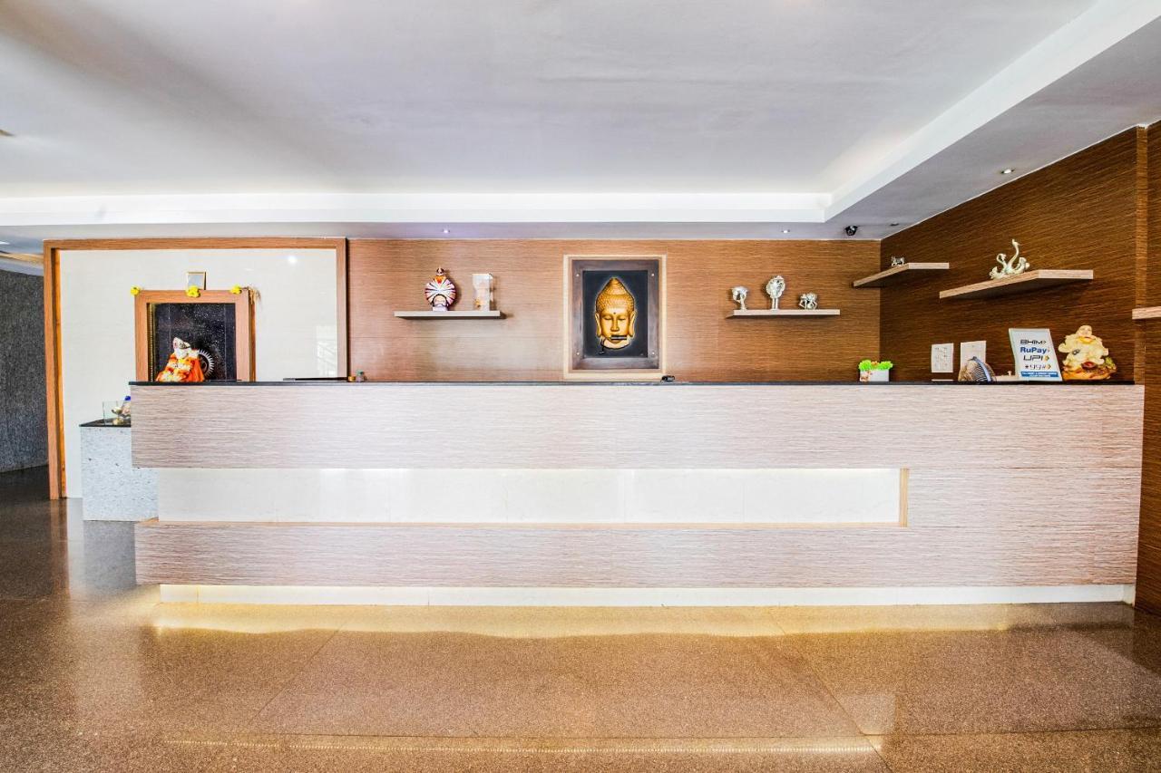 Capital O 22439 Ratna Forever Hotel Karkal Exterior photo