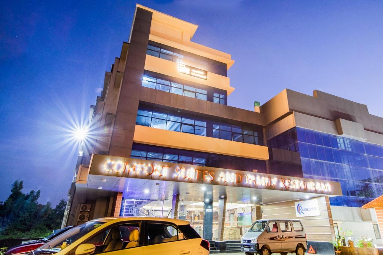 Capital O 22439 Ratna Forever Hotel Karkal Exterior photo