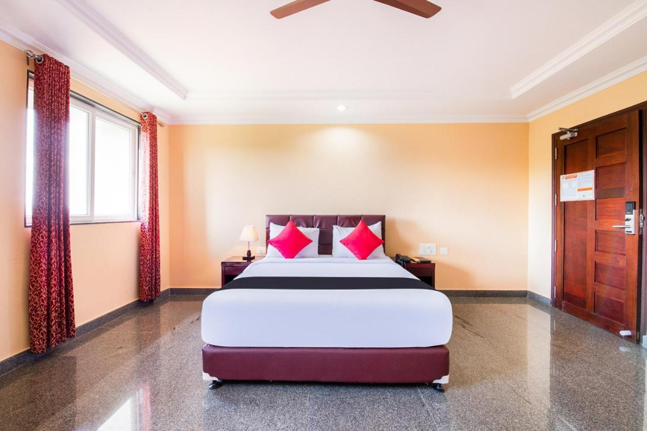 Capital O 22439 Ratna Forever Hotel Karkal Exterior photo