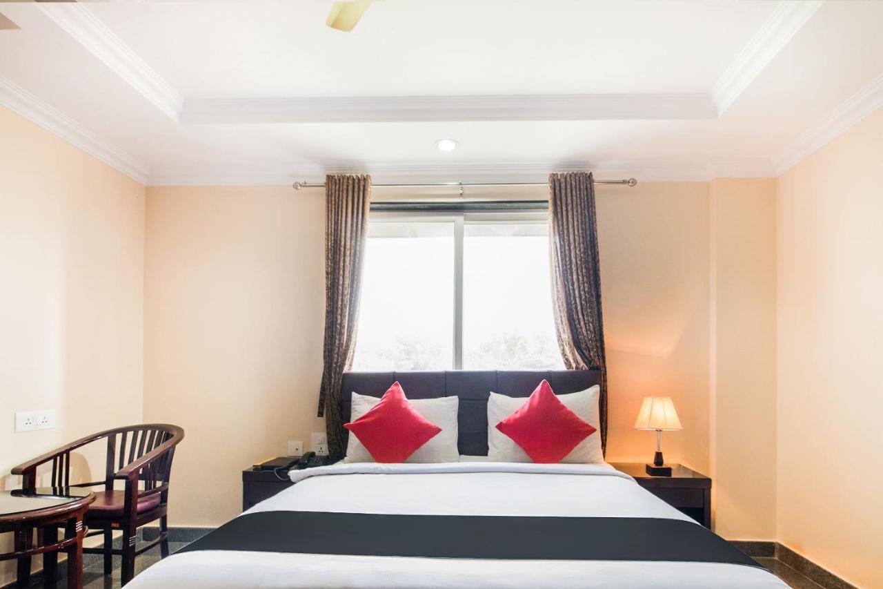 Capital O 22439 Ratna Forever Hotel Karkal Exterior photo