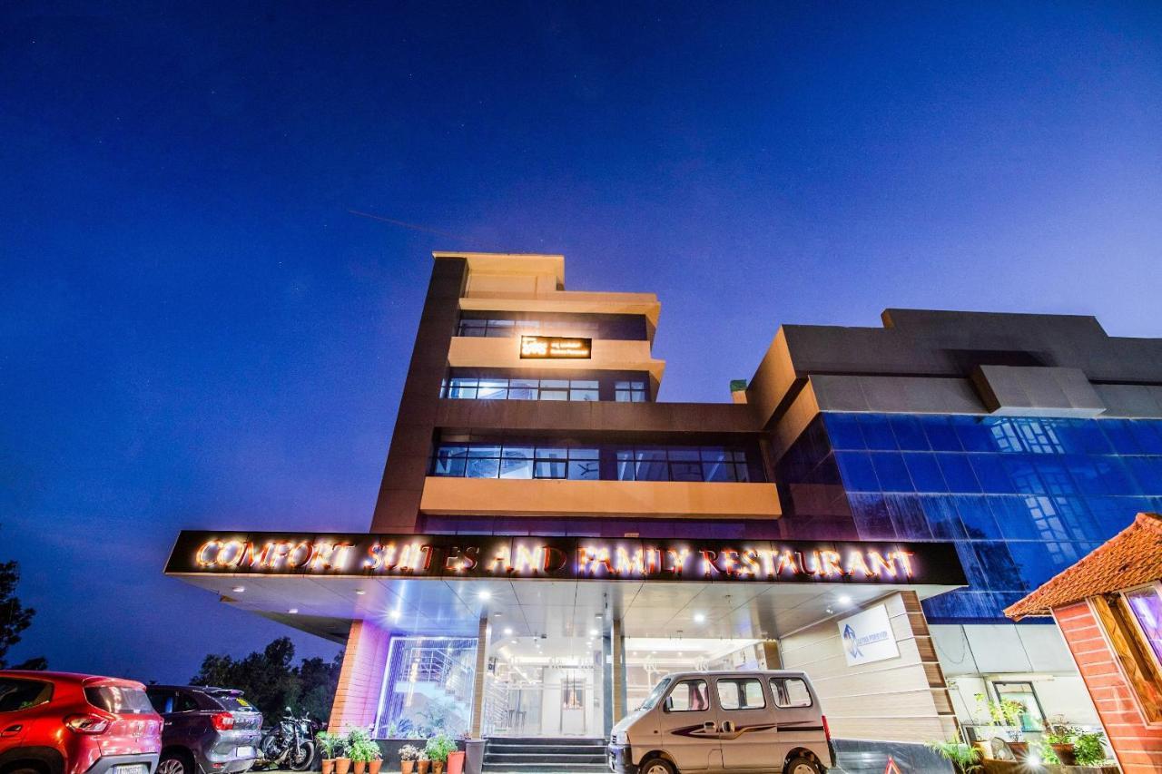 Capital O 22439 Ratna Forever Hotel Karkal Exterior photo