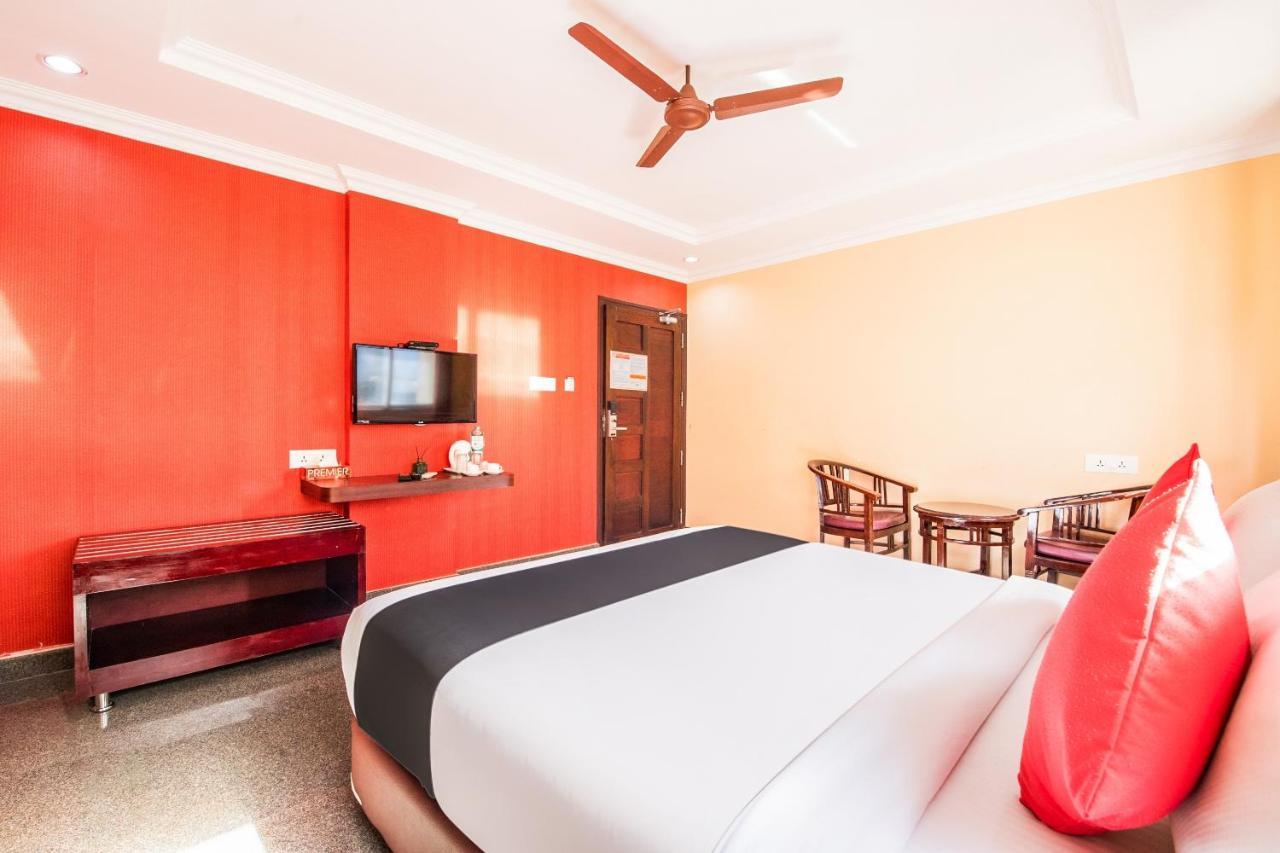 Capital O 22439 Ratna Forever Hotel Karkal Exterior photo